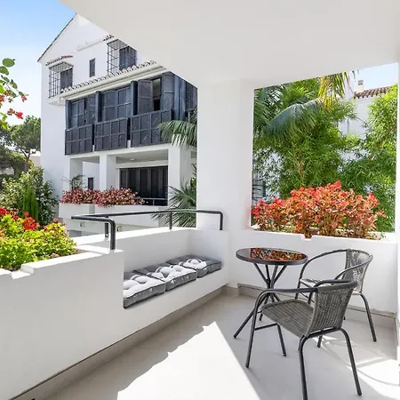 Beachfront Complex Jardines De Golondrinas Elviria *