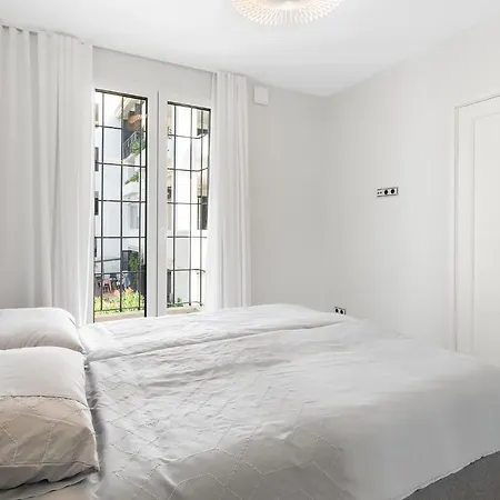 Beachfront Complex Jardines De Golondrinas Elviria Apartment Marbella